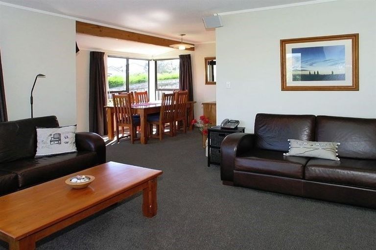 Photo of property in 30 Guadeloupe Crescent, Grenada Village, Wellington, 6037