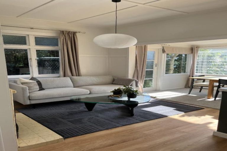 Photo of property in 104 Fulford Street, New Plymouth, 4310