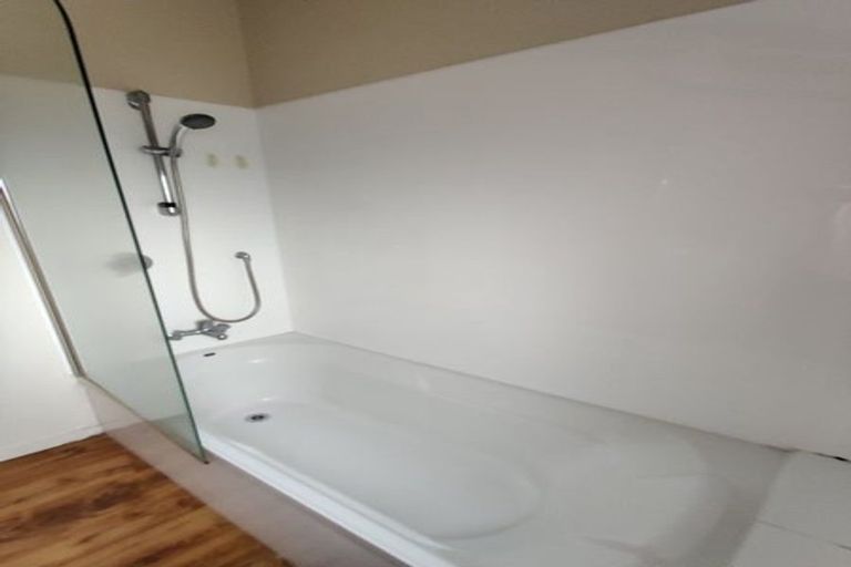 Photo of property in 1/106 Waimumu Road, Massey, Auckland, 0614