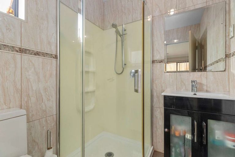 Photo of property in 100a Gloucester Road, Manurewa, Auckland, 2102