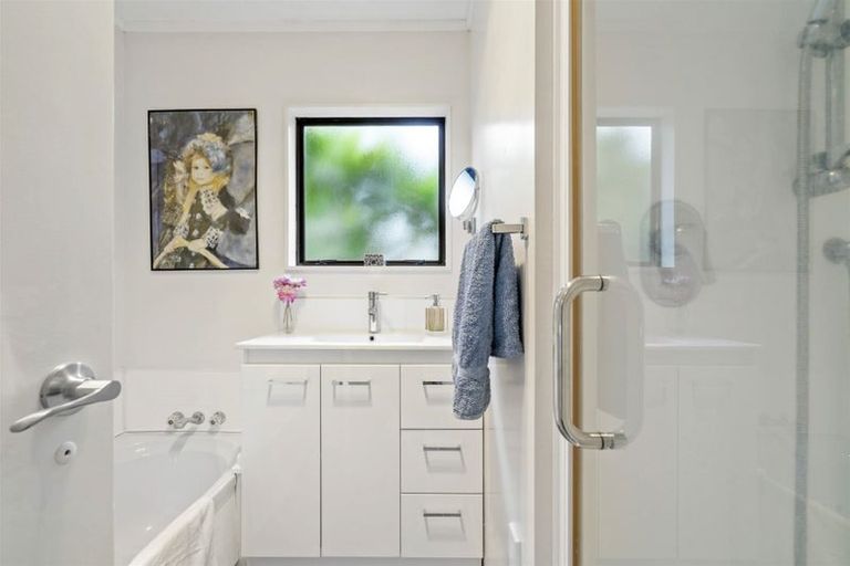 Photo of property in 3 Emery Grove, Bayview, Auckland, 0629