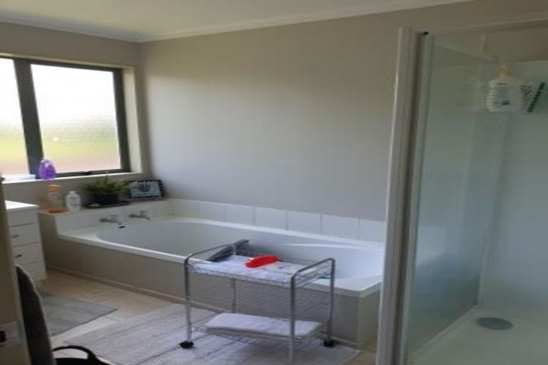 Photo of property in 8 Josie Lane, Manurewa, Auckland, 2102