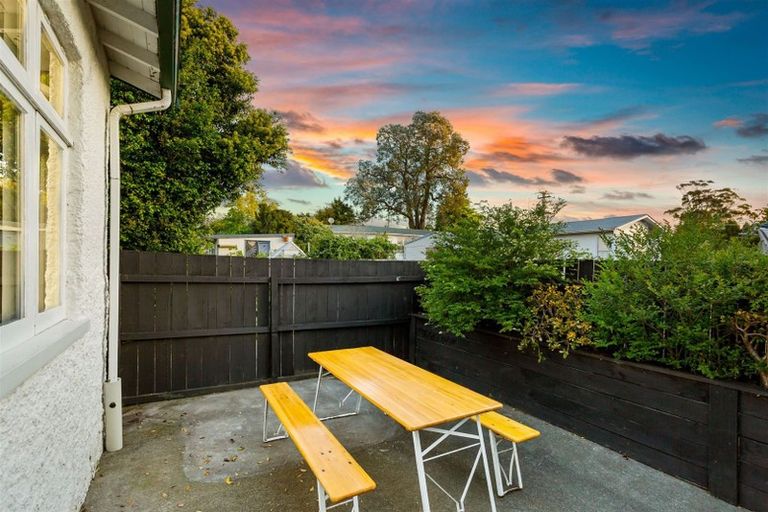 Photo of property in 5 Don Buck Road, Henderson, Auckland, 0614
