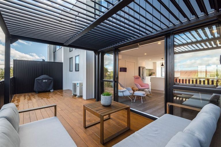 Photo of property in 14b Corrella Road, Belmont, Auckland, 0622