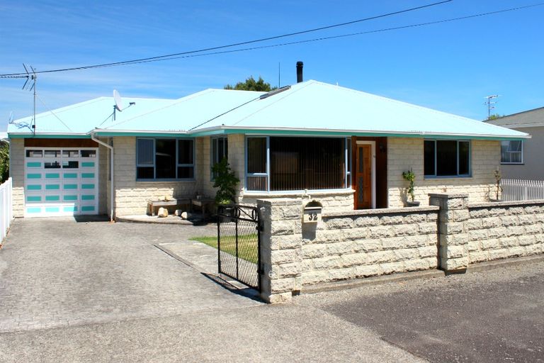 Photo of property in 32 Richmond Road, Carterton, 5713