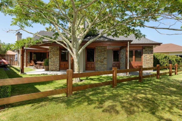 Photo of property in 1 Maldives Way, Papamoa Beach, Papamoa, 3118