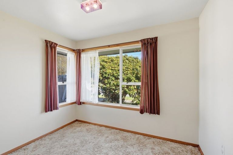 Photo of property in 33 Staveley Street, Avonhead, Christchurch, 8042
