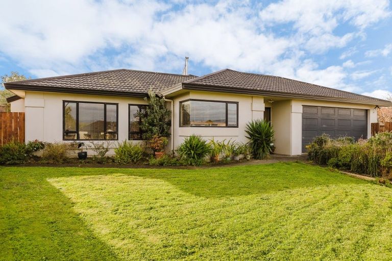 Photo of property in 15 Aspen Way, Kelvin Grove, Palmerston North, 4414