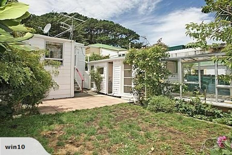 Photo of property in 92 Russell Terrace, Berhampore, Wellington, 6023
