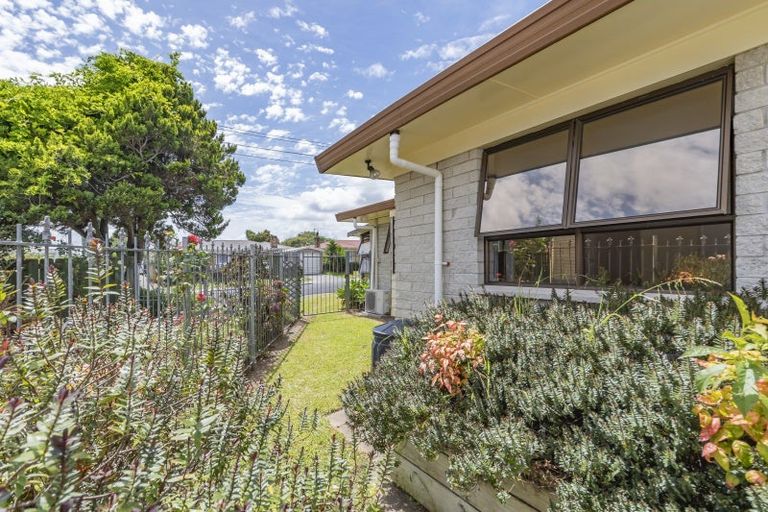 Photo of property in 2/32 Willis Road, Papakura, 2110