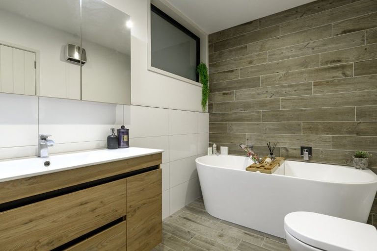 Photo of property in 31 Roger Guy Place, Welcome Bay, Tauranga, 3175