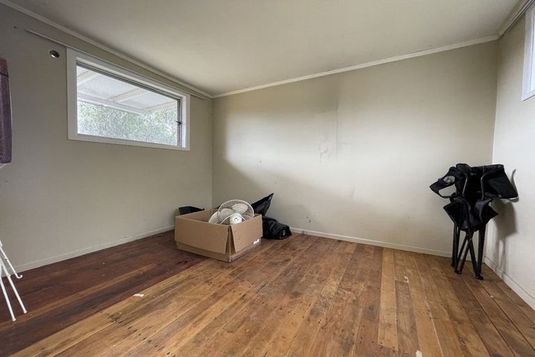 Photo of property in 295 Glenfield Road, Glenfield, Auckland, 0629