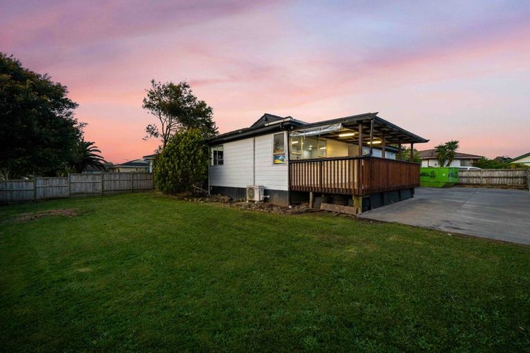 Photo of property in 16 Neems Place, Manurewa, Auckland, 2102