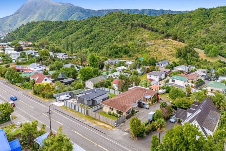 Photo of property in 131a Waikawa Road, Picton, 7220