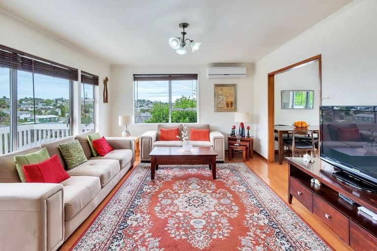 Photo of property in 16 Sequoia Place, Sunnynook, Auckland, 0620