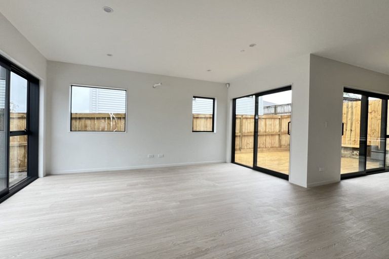 Photo of property in 105a Bond Crescent, Forrest Hill, Auckland, 0620