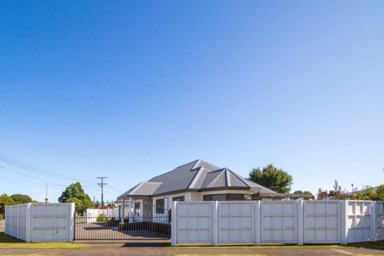 Photo of property in 45 Camberwell Road, Hawera, 4610