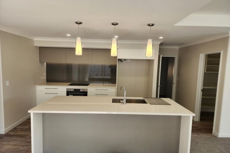 Photo of property in 5 Old Stone Lane, Cracroft, Christchurch, 8022