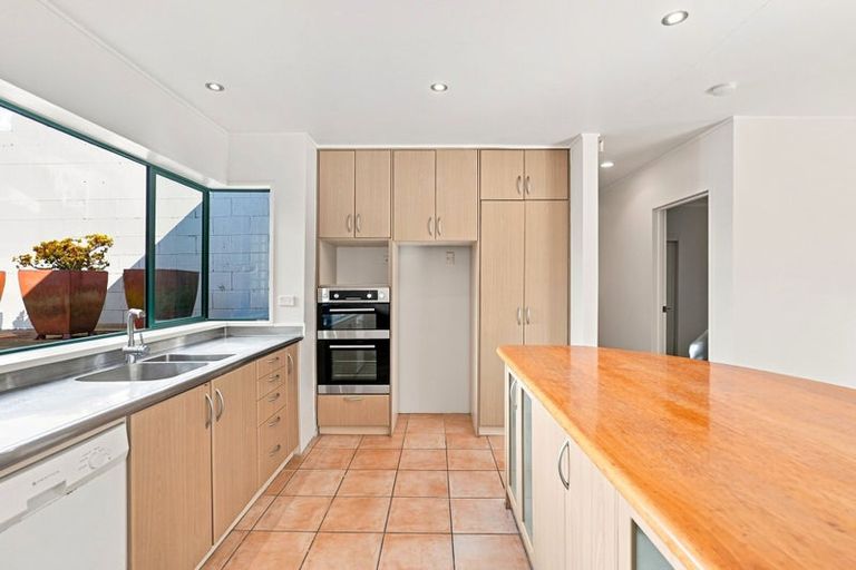 Photo of property in 1/11 Saddleback Rise, Murrays Bay, Auckland, 0630