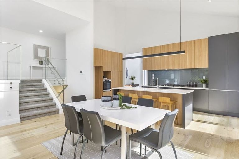 Photo of property in 24 Lorikeet Place, Unsworth Heights, Auckland, 0632