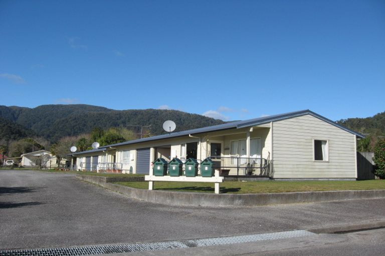 Photo of property in 1-4/24 Gibson Street, Ross, 7812