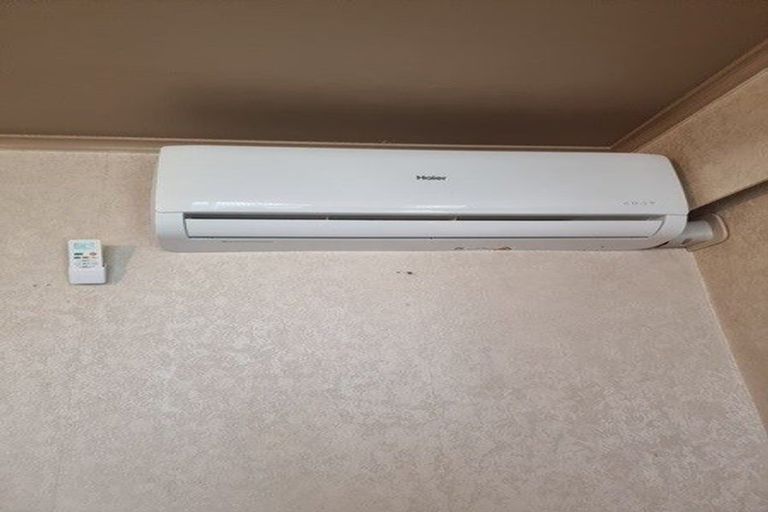 Photo of property in 84 Monarch Avenue, Hillcrest, Auckland, 0627