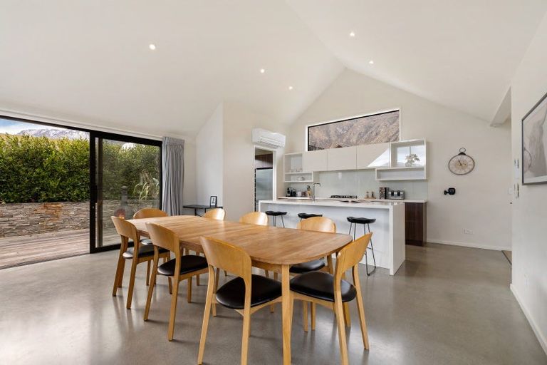 Photo of property in 35 Jacks Point Rise, Jacks Point, Queenstown, 9371