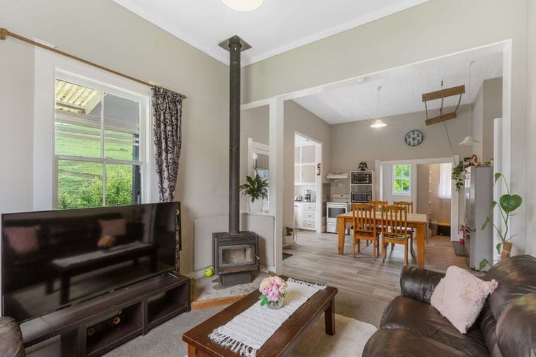 Photo of property in 14 Wilson Road, Hunterville, 4730
