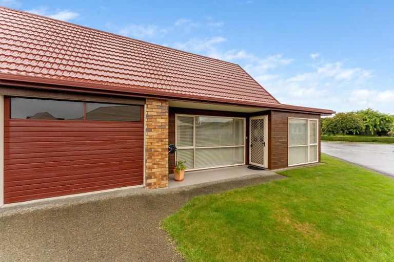 Photo of property in Rangeview Villas, 24/9 Fuller Close, Levin, 5510