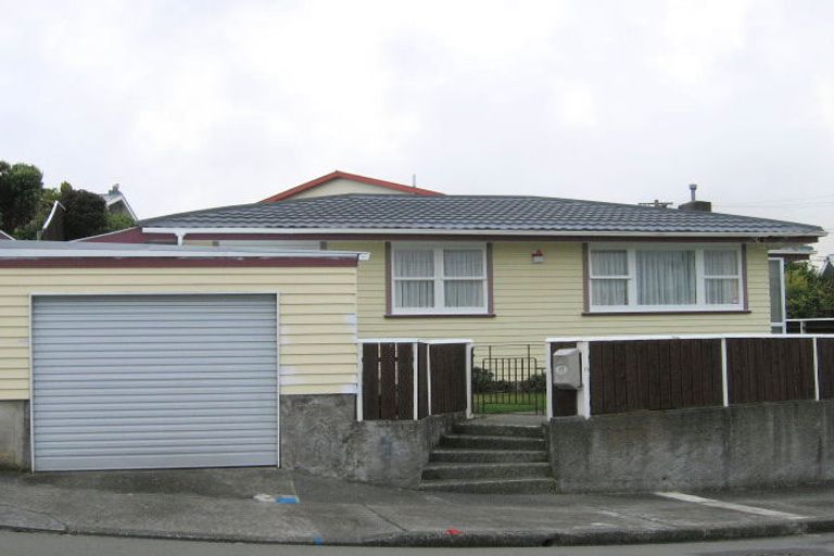 Photo of property in 17 Diane Grove, Paparangi, Wellington, 6037