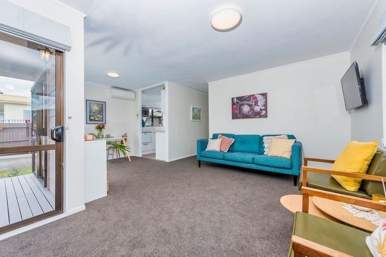 Photo of property in 194 Waitemata Drive, Ranui, Auckland, 0612