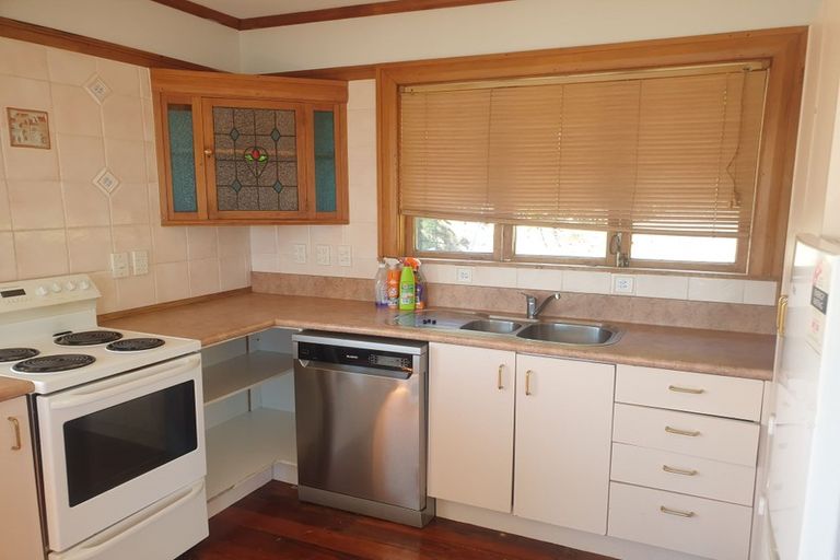 Photo of property in 35 Kahu Road, Paremata, Porirua, 5024