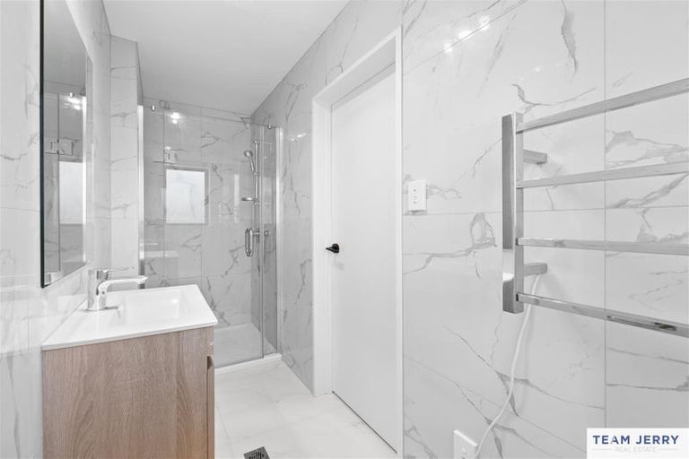 Photo of property in 49b Crestview Rise, Papakura, 2110