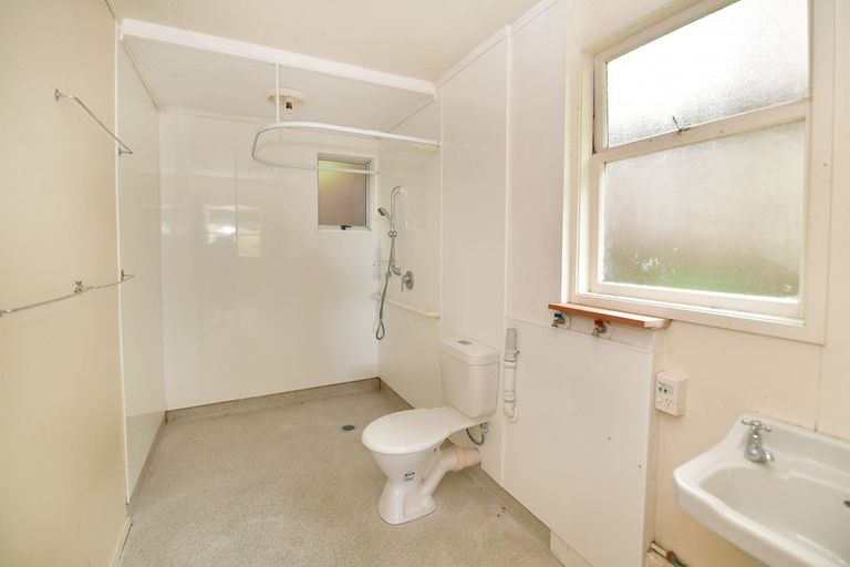 Photo of property in 26b Wade River Road, Stanmore Bay, Whangaparaoa, 0932