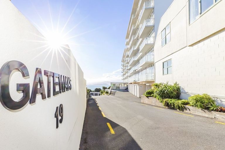 Photo of property in Gateway Apartments, 19 Maida Vale Road, Roseneath, Wellington, 6011