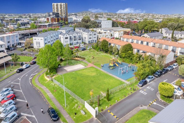 Photo of property in Tuscany Way, 20/3 Ambrico Place, New Lynn, Auckland, 0600