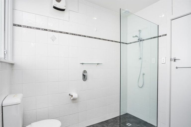 Photo of property in 9 Eglinton Street, Avondale, Christchurch, 8061