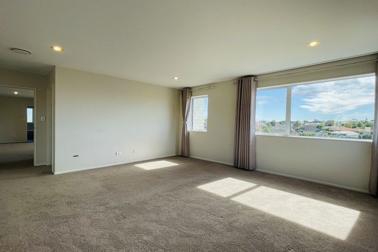 Photo of property in 4a Marina View Drive, West Harbour, Auckland, 0618