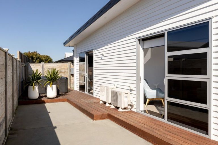 Photo of property in 2 Makura Drive, Papamoa Beach, Papamoa, 3118