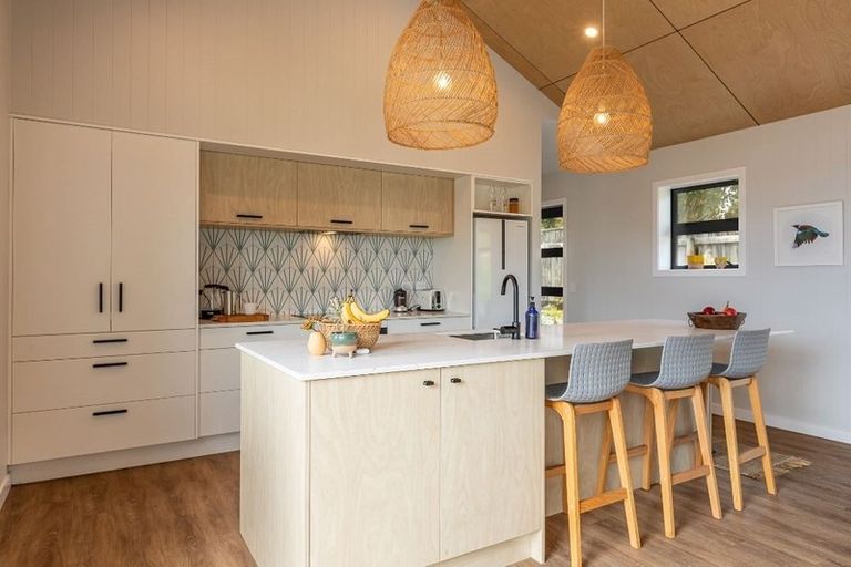 Photo of property in 33 Rauparaha Street, Waikanae Beach, Waikanae, 5036