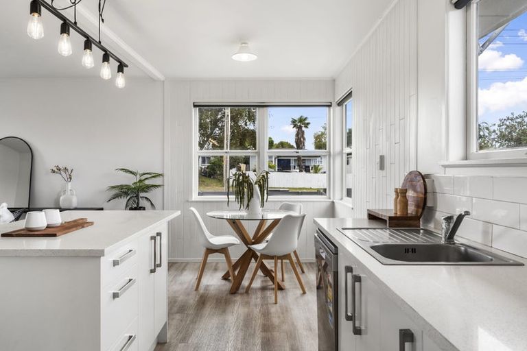 Photo of property in 55 Larnoch Road, Henderson, Auckland, 0610