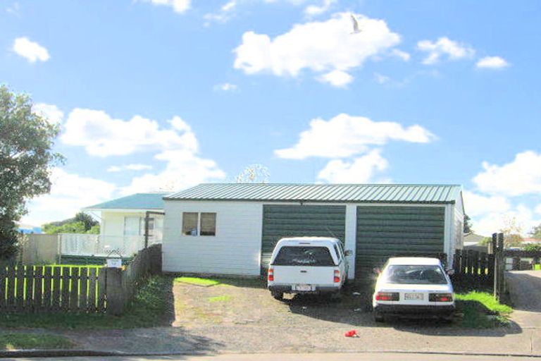 Photo of property in 12 Serrano Place, Clover Park, Auckland, 2023