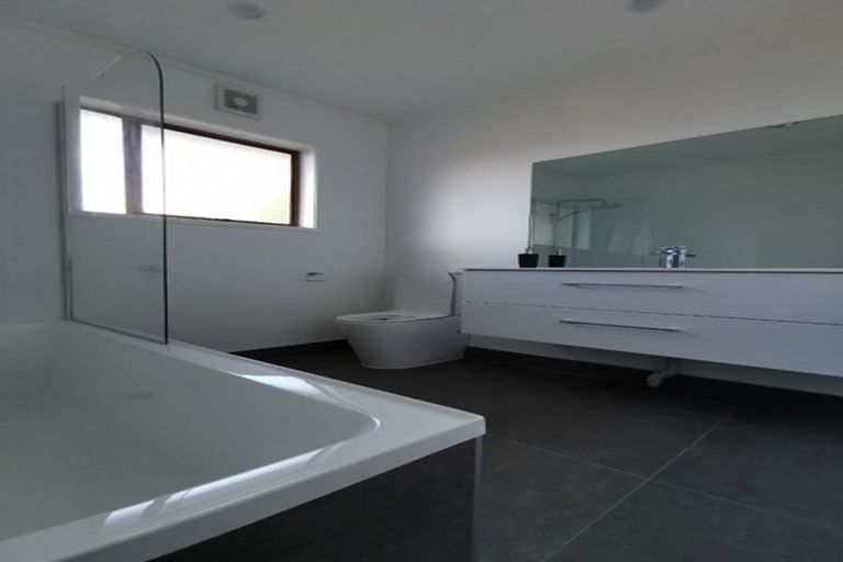 Photo of property in 2/41 Francis Street, Hauraki, Auckland, 0622