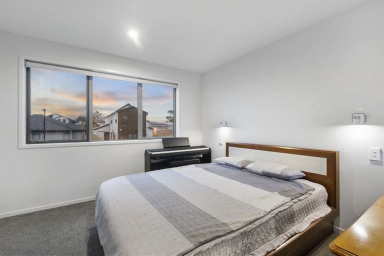 Photo of property in 11 Pakoro Close, Hobsonville, Auckland, 0618