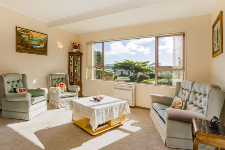 Photo of property in 9 Wakefield Grove, Waikanae, 5036