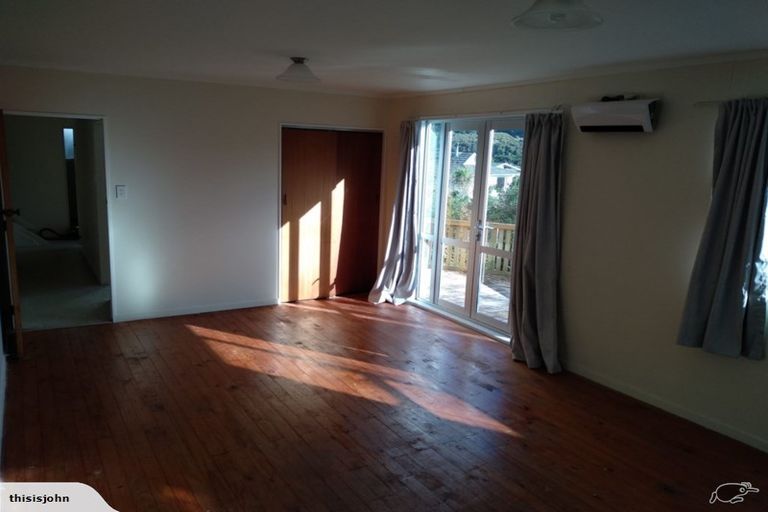 Photo of property in 84 Taylor Terrace, Tawa, Wellington, 5028