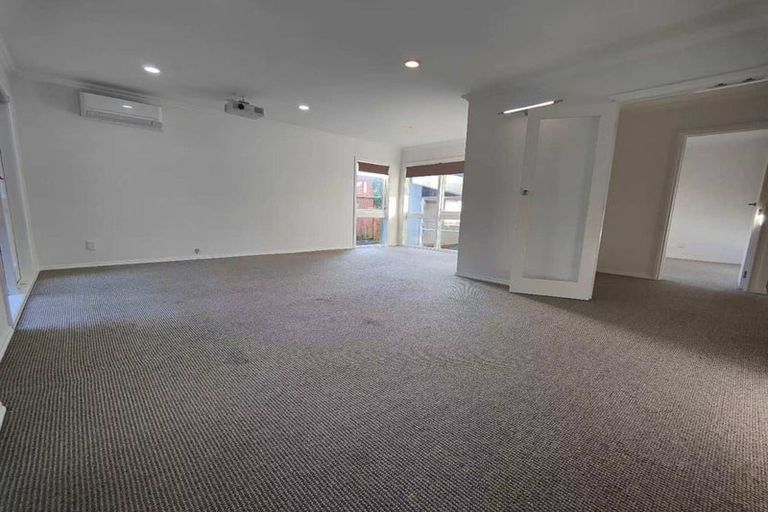 Photo of property in 24 Tyrian Close, Half Moon Bay, Auckland, 2012