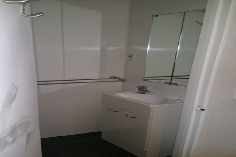 Photo of property in 24 Gibbs Crescent, Red Hill, Papakura, 2110