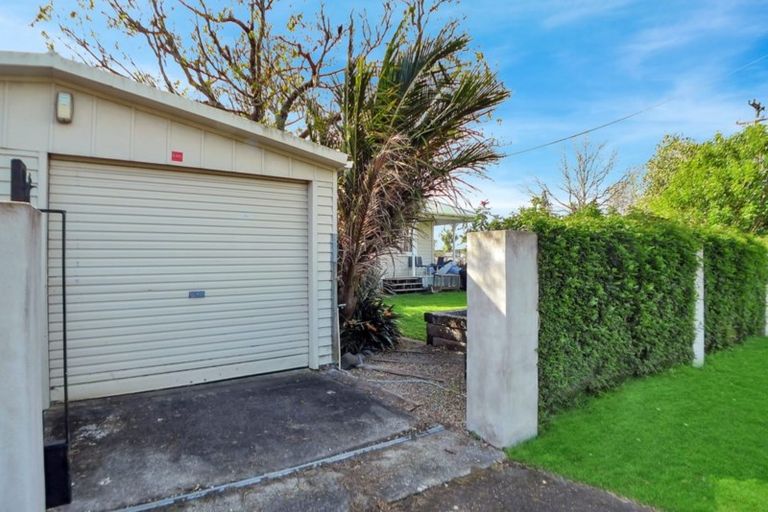 Photo of property in 24 Graham Avenue, Te Atatu Peninsula, Auckland, 0610