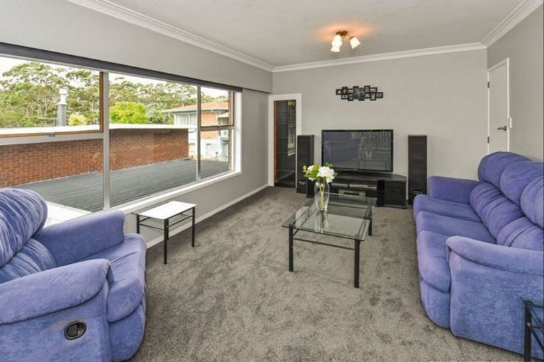 Photo of property in 2/240 Forrest Hill Road, Forrest Hill, Auckland, 0620